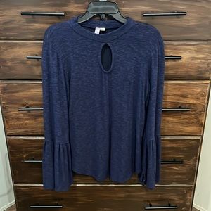 Navy sweater with cute wide sleeve